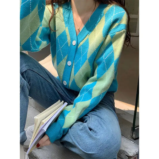 Diamond Contrast V-neck Knit Sweater in College Style